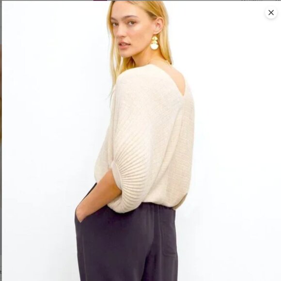 Club Monaco Dolman quarter sleeve v neck - Picture 2 of 4